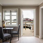 Solsiden Brygge Rorbuer Hotell Ballstad
