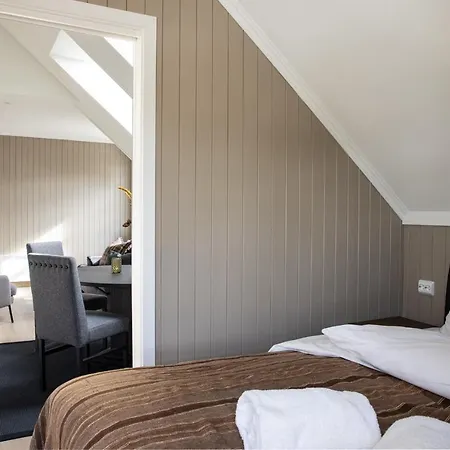 谢尔斯塔渔人码头公寓 酒店 3*