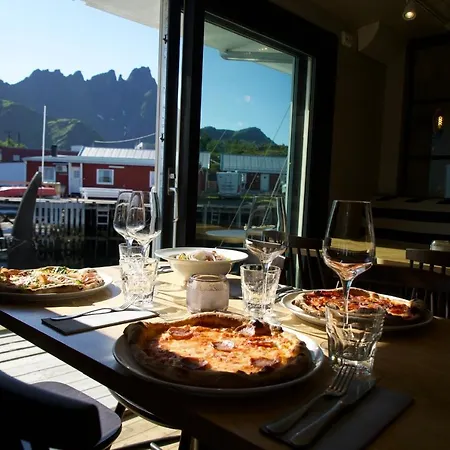 Solsiden Brygge Rorbuer Hotel