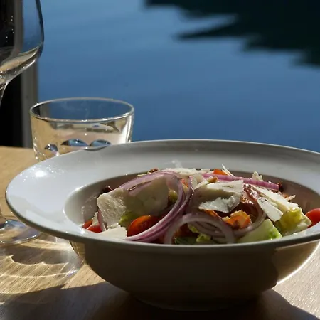 Solsiden Brygge Rorbuer Hotel 3*