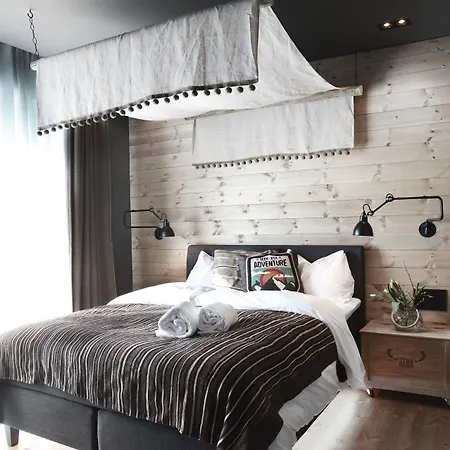 Solsiden Brygge Rorbuer Hotel