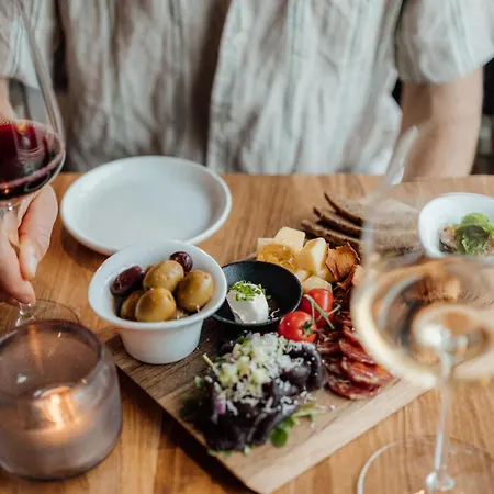 Solsiden Brygge Rorbuer 3*