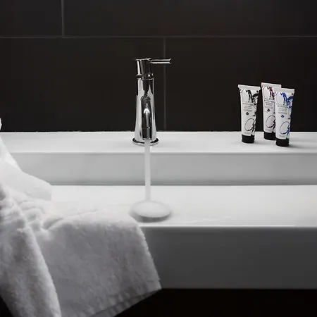 谢尔斯塔渔人码头公寓 酒店 3*