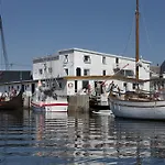 Solsiden Brygge Rorbuer Hotell 3*